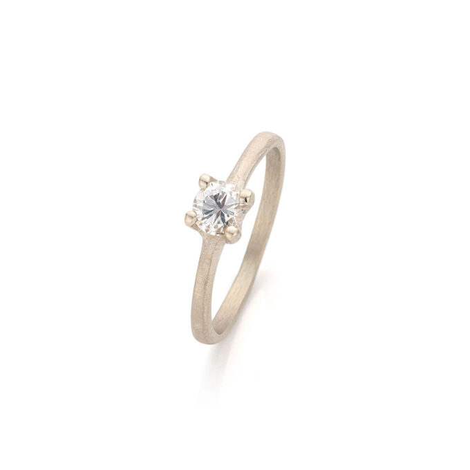White gold engagement ring with diamond N° 060