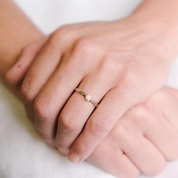 N° 207_7 gold engagement ring