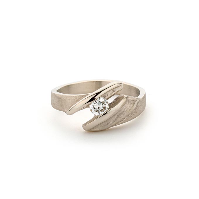 N° 262 gold engagement ring