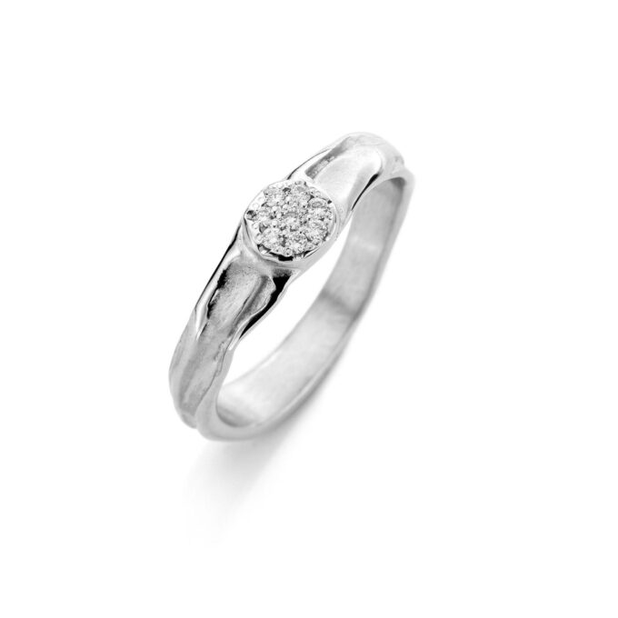 Rhodium gold engagement ring with diamonds