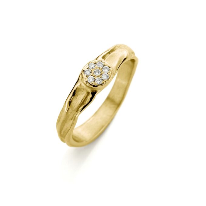 Yellow gold engagement ring with diamonds