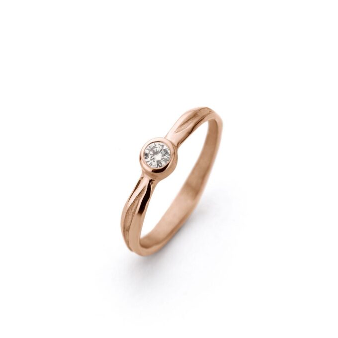 Rose gold engagement ring with diamond