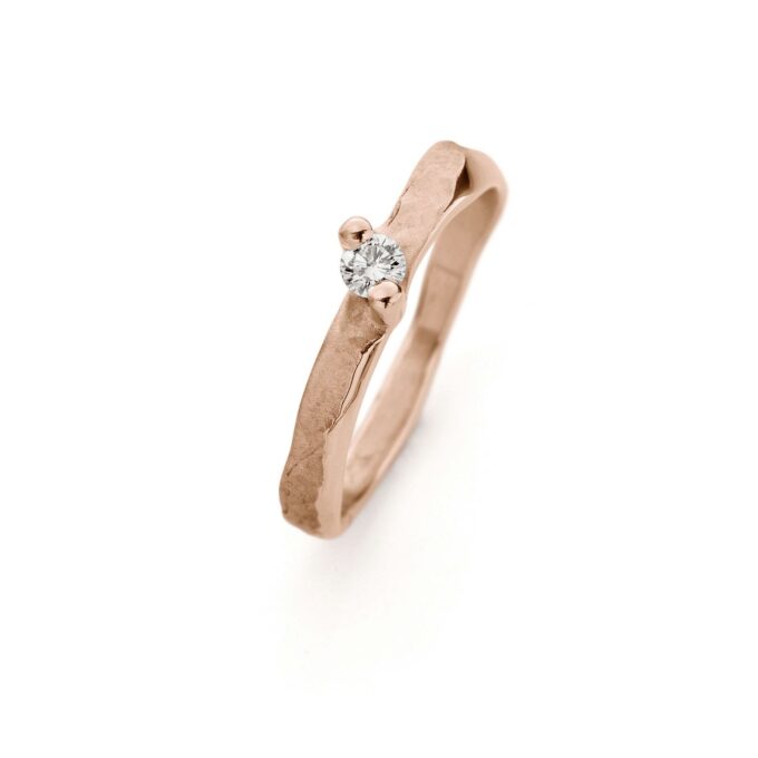 Rose gold engagement ring with diamond