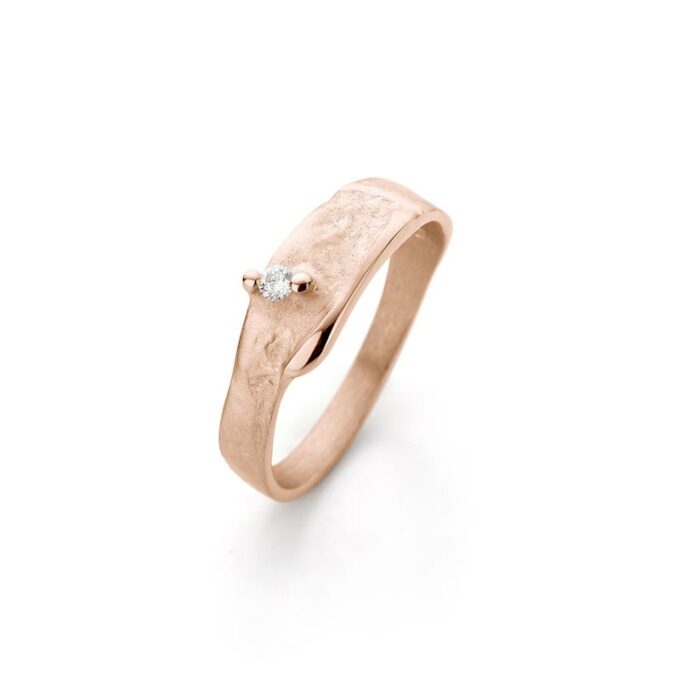 Rose gold ring with diamond
