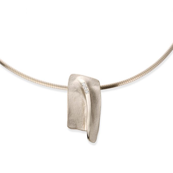 Organic white gold set with a pendant with a matte finish and vertical polished detail.