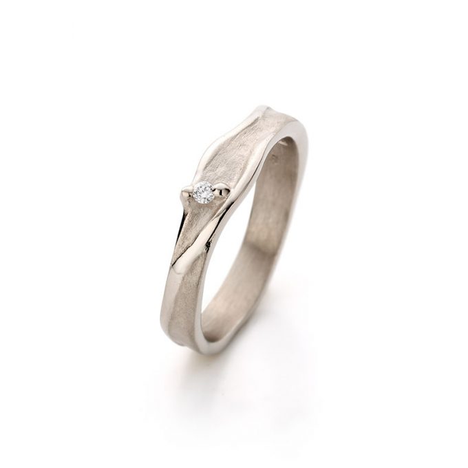 White gold ring with diamond N° 023